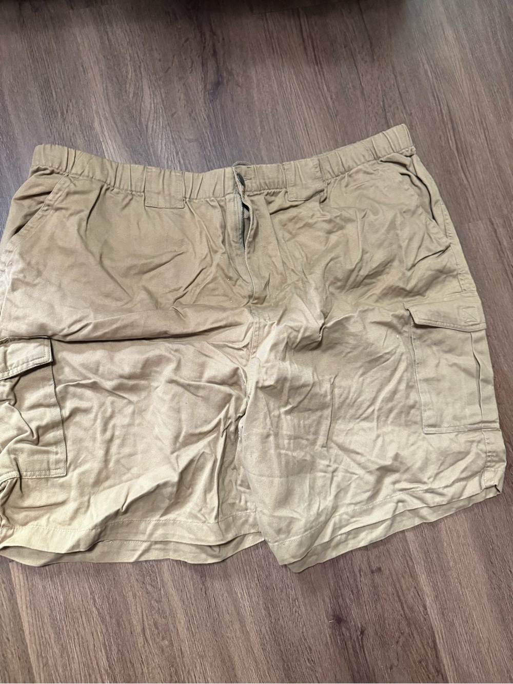 Men's Cargo Shorts with Elastic Waist in Tan
